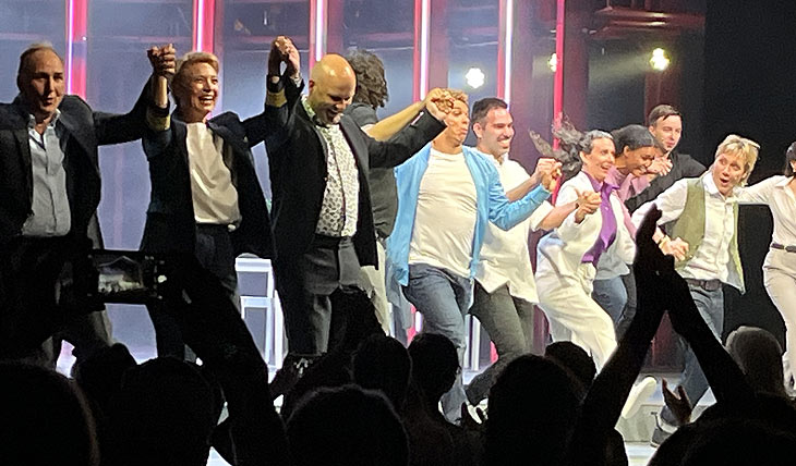 Schlussapplaus München-Premiere von „Come From Away“  im Deutschen Theater (@Foto: Gaby Hildenbrandt) 